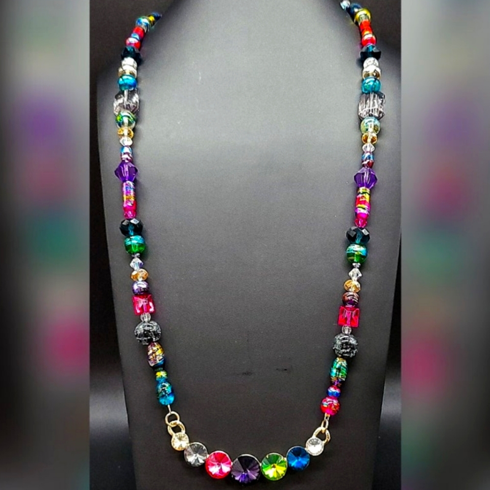 🆕️ Colorful Glass Beaded Necklace